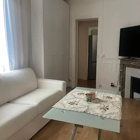 Cozy Parisian Flat Near Eiffel Tower & Trocadero