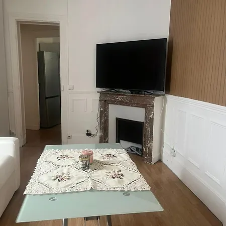 Cozy Parisian Flat Near Eiffel Tower & Trocadero