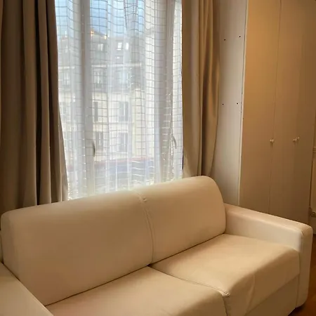 Cozy Parisian Flat Near Eiffel Tower & Trocadero *