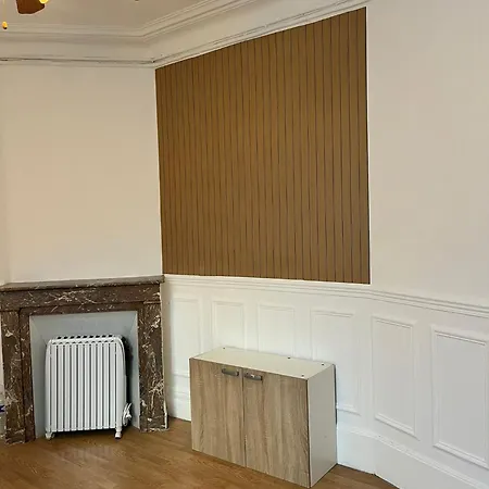 דירה Cozy Parisian Flat Near Eiffel Tower & Trocadero פריז